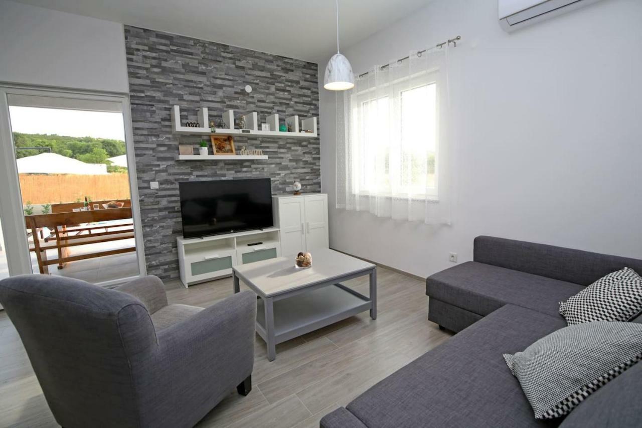 Modern Guest House Rak With Beautiful Pool Šibenik Buitenkant foto